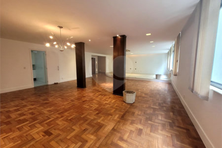 Apartamento à venda com 4 quartos, sendo 1 suíte, em Copacabana, Rio de Janeiro, RJ