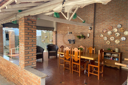 Casa à venda com 3 quartos, sendo 1 suíte, no Centro, Araraquara, SP