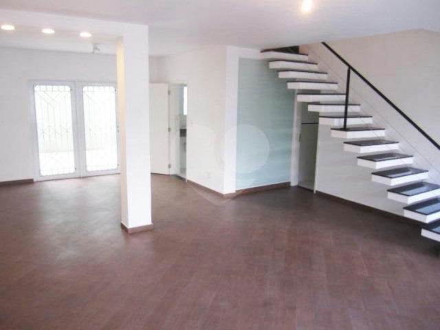 Casa à venda com 4 quartos, sendo 2 suítes,  em Moema, São Paulo, SP