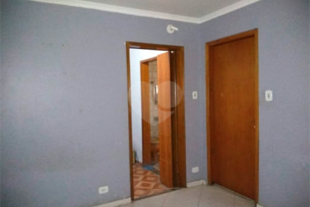 Casa Térrea à venda com 4 quartos, sendo 1 suíte,  em Vila Nivi, São Paulo, SP
