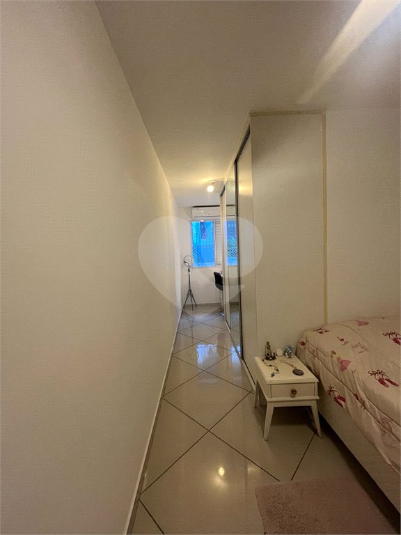 Casa à venda com 3 quartos, sendo 1 suíte, no condomínio Residencial Villagio Vitória, Guarulhos - SP