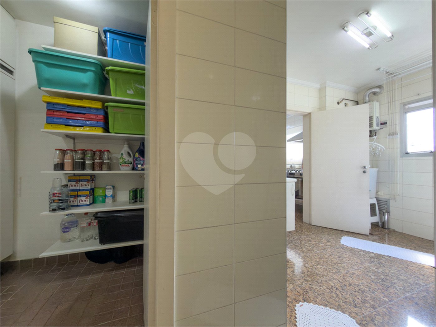 Apartamento com 190 metros 3 suítes 4 vagas de garagem