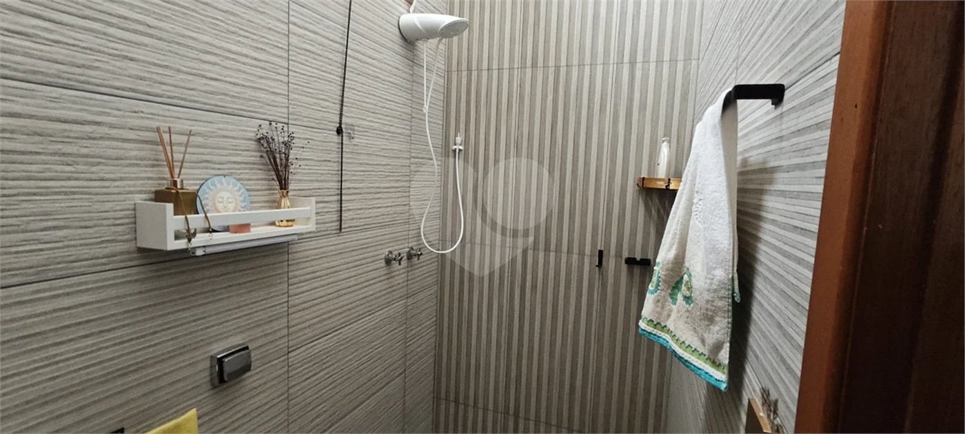 Casa Nova (Apenas 2 Anos) com Suíte: Conforto, Segurança e Localização Privilegiada!