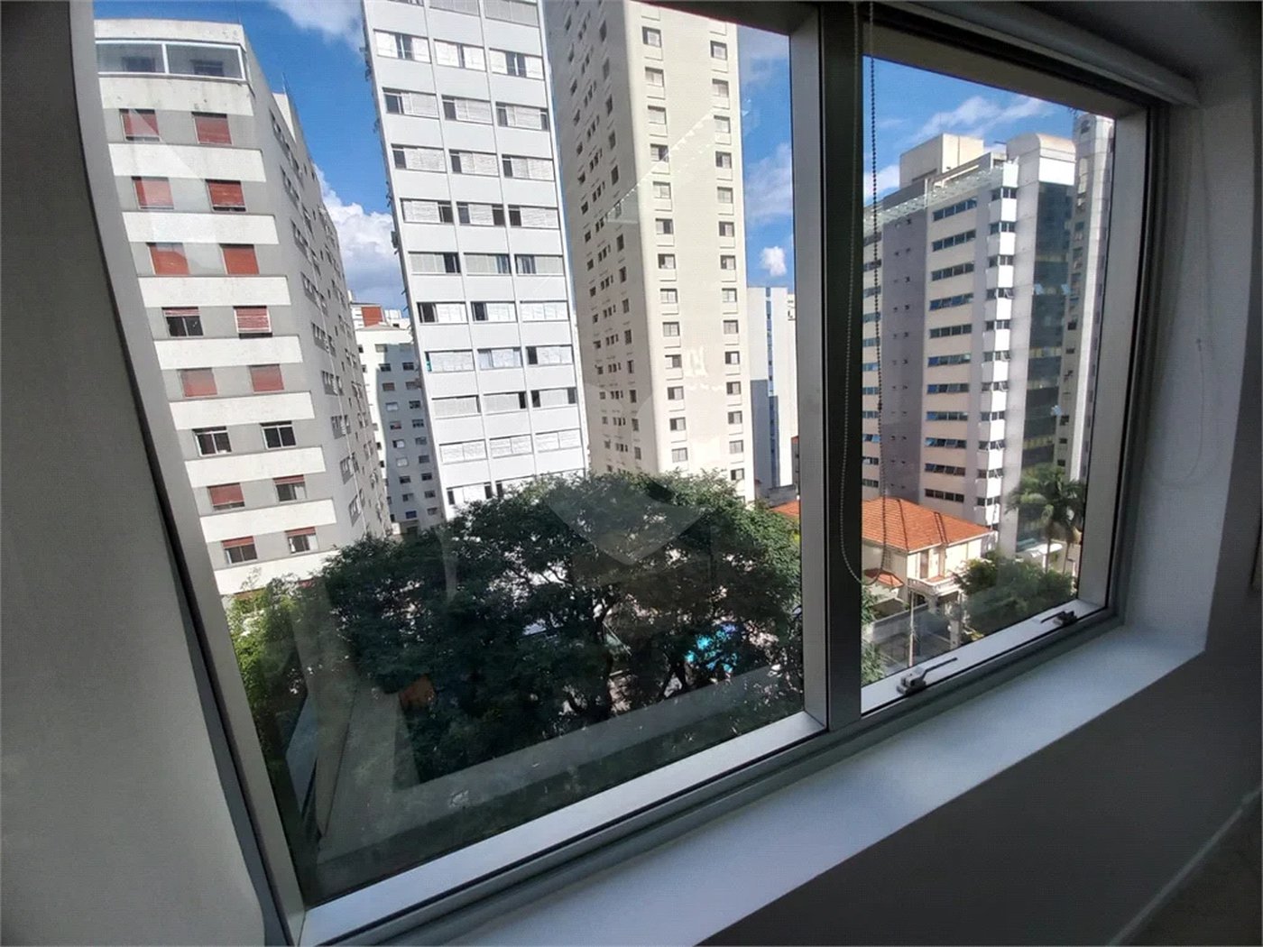Sala comercial mobiliada para locação no Paraíso