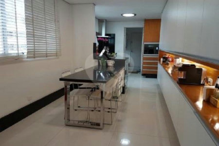 Apartamento de alto padrão à venda no Campo Belo – 214 m² | 4 dormitórios | 3 suítes | 4 vagas