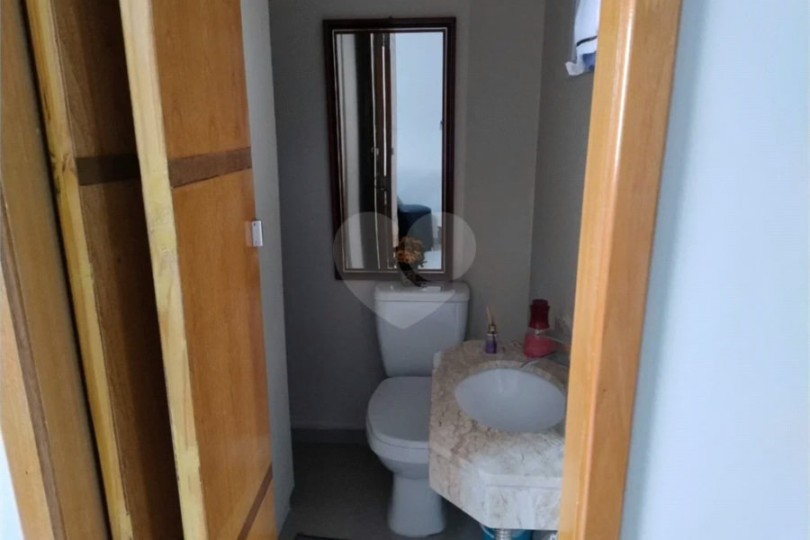 Vende-se Sobrado com 2 Suítes em Condomínio Fechado – Vila Ré