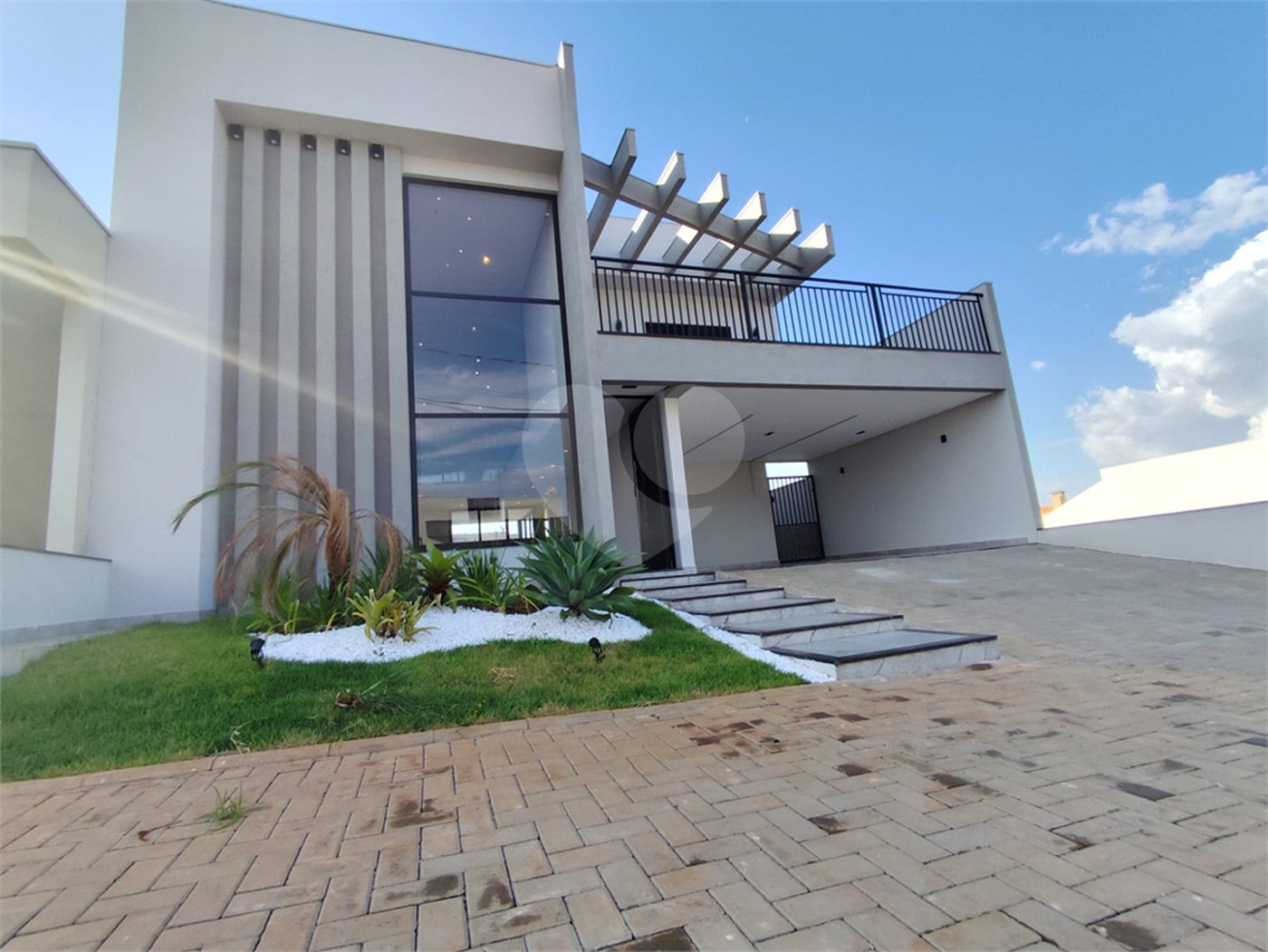 Casa à venda com 4 quartos, sendo 3 suítes,  no condomínio Residencial Golden Ville, Itapetininga - SP