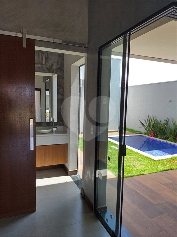 Casa no condomínio Parque Faber IV