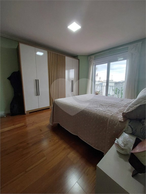 Sobrado à venda com 3 quartos, sendo 1 suíte, em Vila Nova Socorro, Mogi das Cruzes, SP