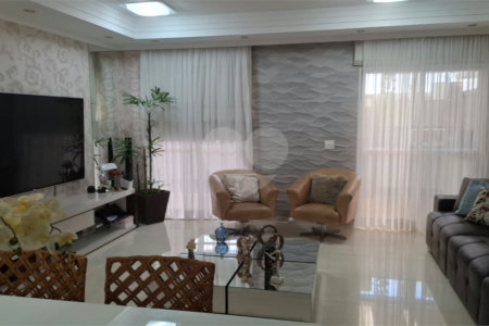 Casa à venda com 3 suítes no condomínio Villa das Flores, Mogi das Cruzes - SP