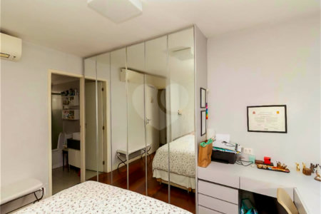 Apartamento à venda com 3 quartos, sendo 2 suítes,  em Pinheiros, São Paulo, SP