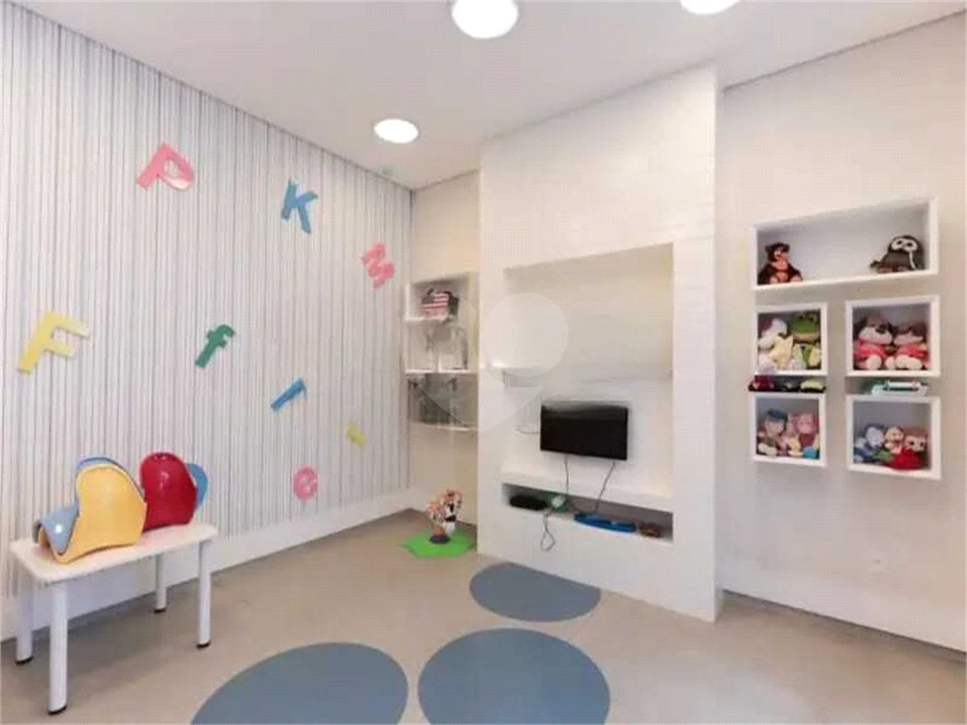 Apartamento de 306m² na melhor região de Moema, 3 suítes, 5 vagas, varanda gourmet, depósito, fora de rota