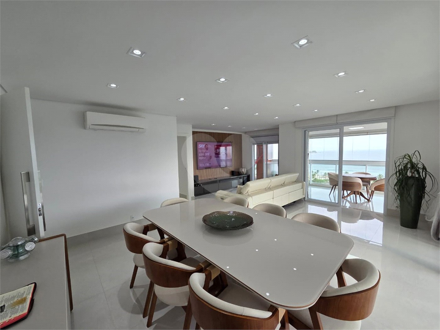 Apartamento à venda com 4 quartos, sendo 2 suítes, em Enseada, Guarujá, SP