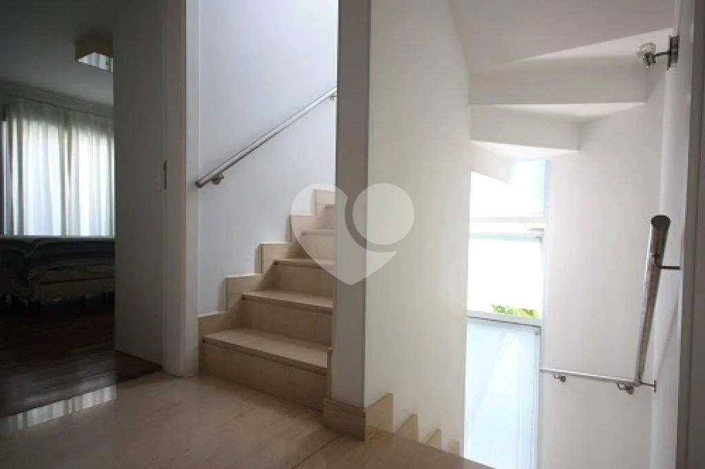Casa à venda com 4 quartos, sendo 2 suítes, no condomínio Melbourne Residence, São Paulo - SP
