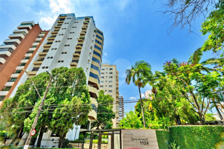 Apartamento à venda com 3 suítes em Campo Belo, São Paulo, SP
