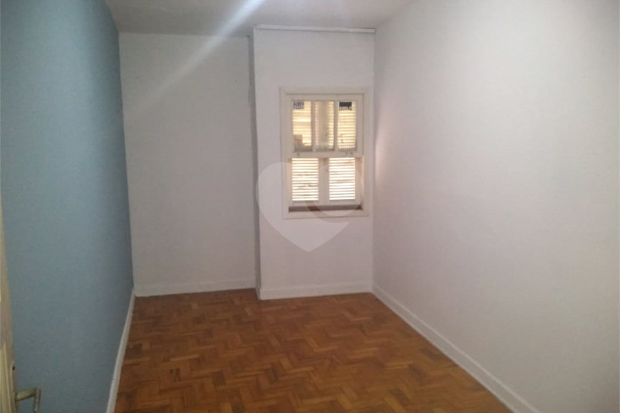 Sobrado à venda com 3 quartos em Vila Nivi, São Paulo, SP
