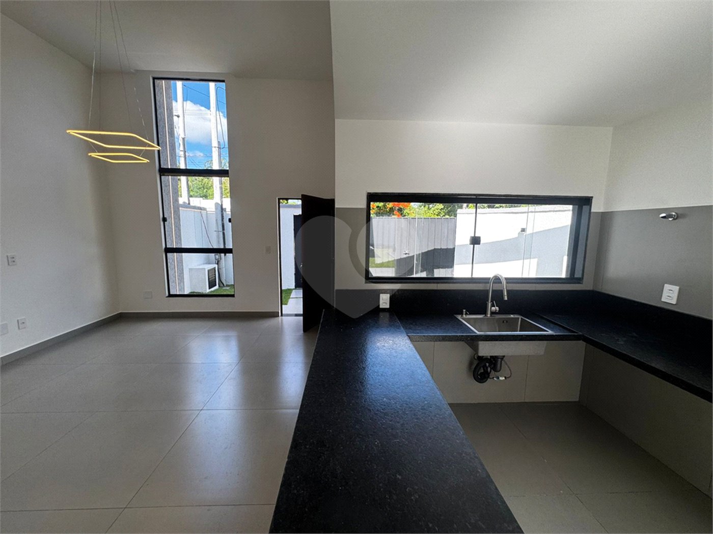 Casa à venda com 3 quartos, sendo 1 suíte, no condomínio Parque Guará, Rio de Janeiro - RJ