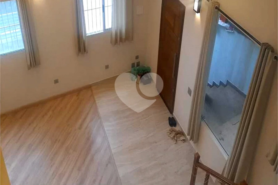 Casa à venda com 3 quartos, sendo 1 suíte, no condomínio Jardim da Montanha I, Mairiporã - SP