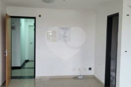 Sala comercial com 35m² , 1 vaga , 1 banheiro , à venda na Penha.