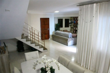 Sobrado à venda com 5 quartos, sendo 1 suíte,  em Jaguaré, São Paulo, SP