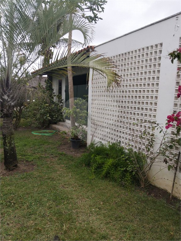 Casa em condomínio à venda com 3 quartos, sendo 2 suítes, em Portinho, Cabo Frio, RJ