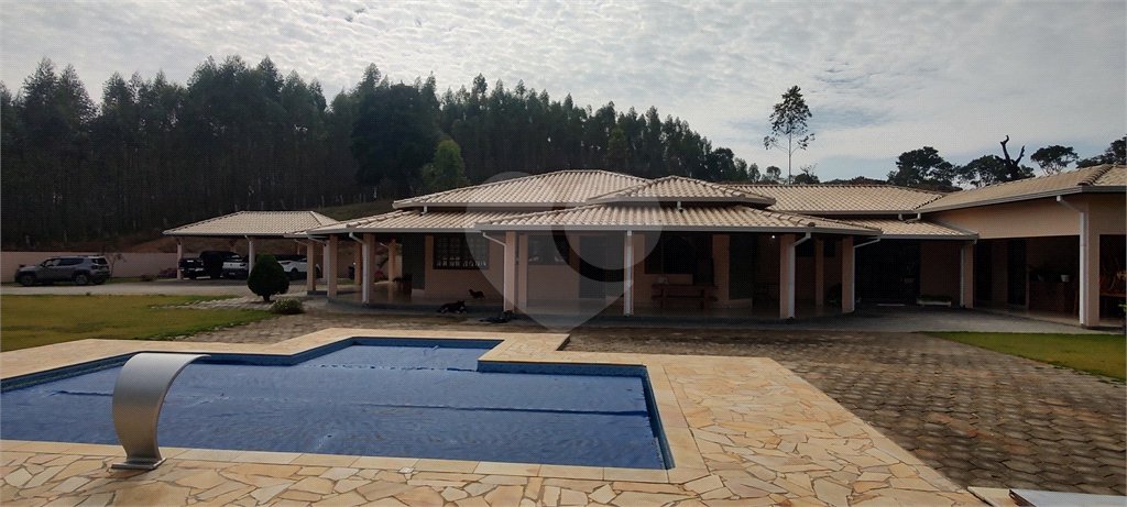 Casa à venda com 4 suítes no Centro, Extrema, MG