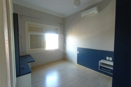 Casa à venda com 3 suítes em Vila Nastri, Itapetininga, SP