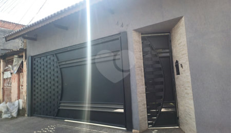 Sobrado à venda com 3 quartos em Calmon Viana, Poá, SP