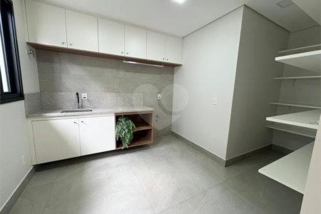 Casa à venda com 4 suítes no condomínio Portal dos Bandeirantes, Salto - SP