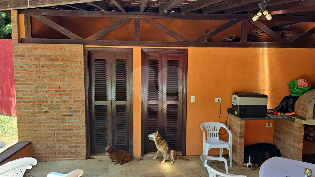 Casa à venda com 4 quartos, sendo 3 suítes, no condomínio Residncial Euroville, Carapicuíba - SP