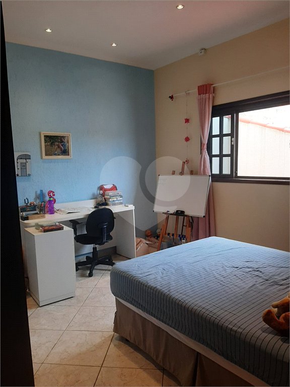 Casa à venda com 3 quartos, sendo 1 suíte,  em Residencial Colinas, Mogi das Cruzes, SP
