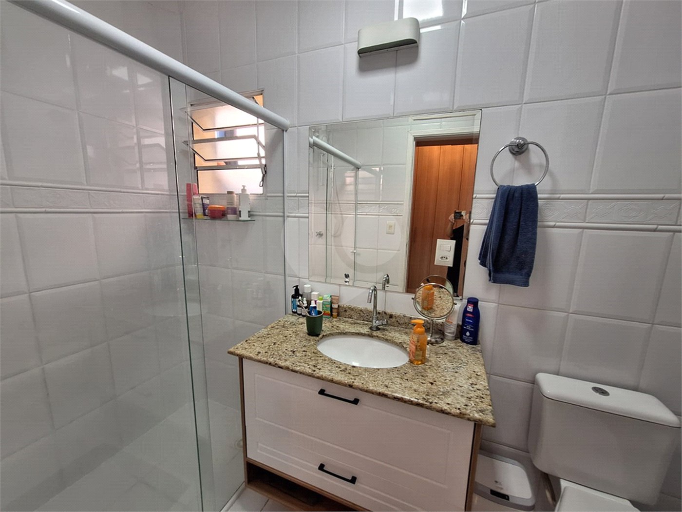 Casa à venda com 3 quartos, sendo 1 suíte, no condomínio Villaggio Tronchim, São Paulo - SP