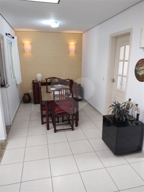 Casa à venda com 3 quartos, sendo 1 suíte, no condomínio Picollo Villaggio, Louveira - SP