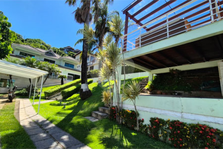 Casa à venda com 6 quartos, sendo 4 suítes, em Ferradura, Armação dos Búzios, RJ