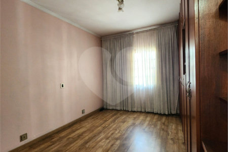 Sobrado à venda com 3 quartos, sendo 1 suíte,  em Vila Constança, São Paulo, SP