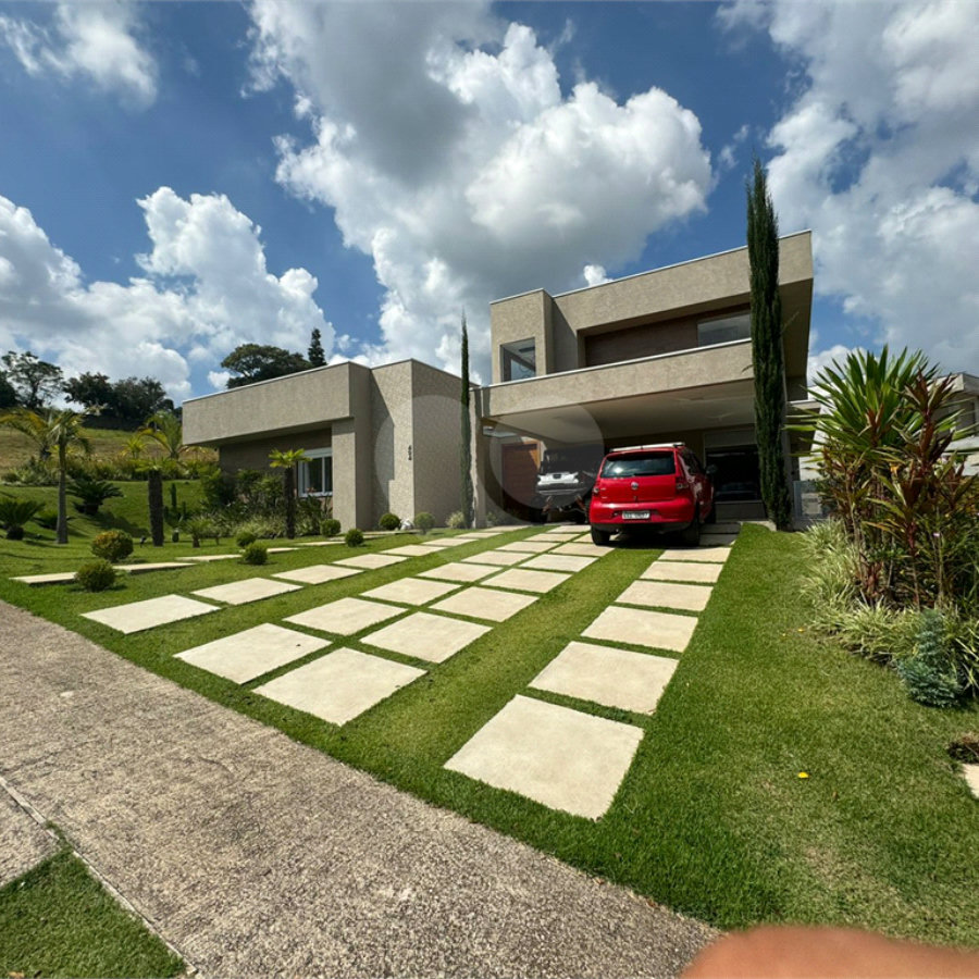 Casa à venda com 4 suítes no condomínio Itaporã, Atibaia - SP