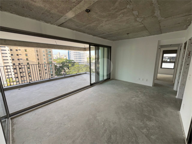 Apartamento à venda com 3 suítes em Moema, São Paulo, SP
