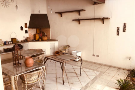 Casa à venda com 4 quartos, sendo 2 suítes, em Jardim das Vertentes, São Paulo, SP