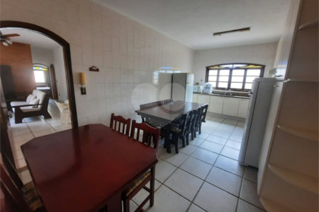 Casa à venda com 3 quartos, sendo 1 suíte,  em Jardim Aruan, Caraguatatuba, SP
