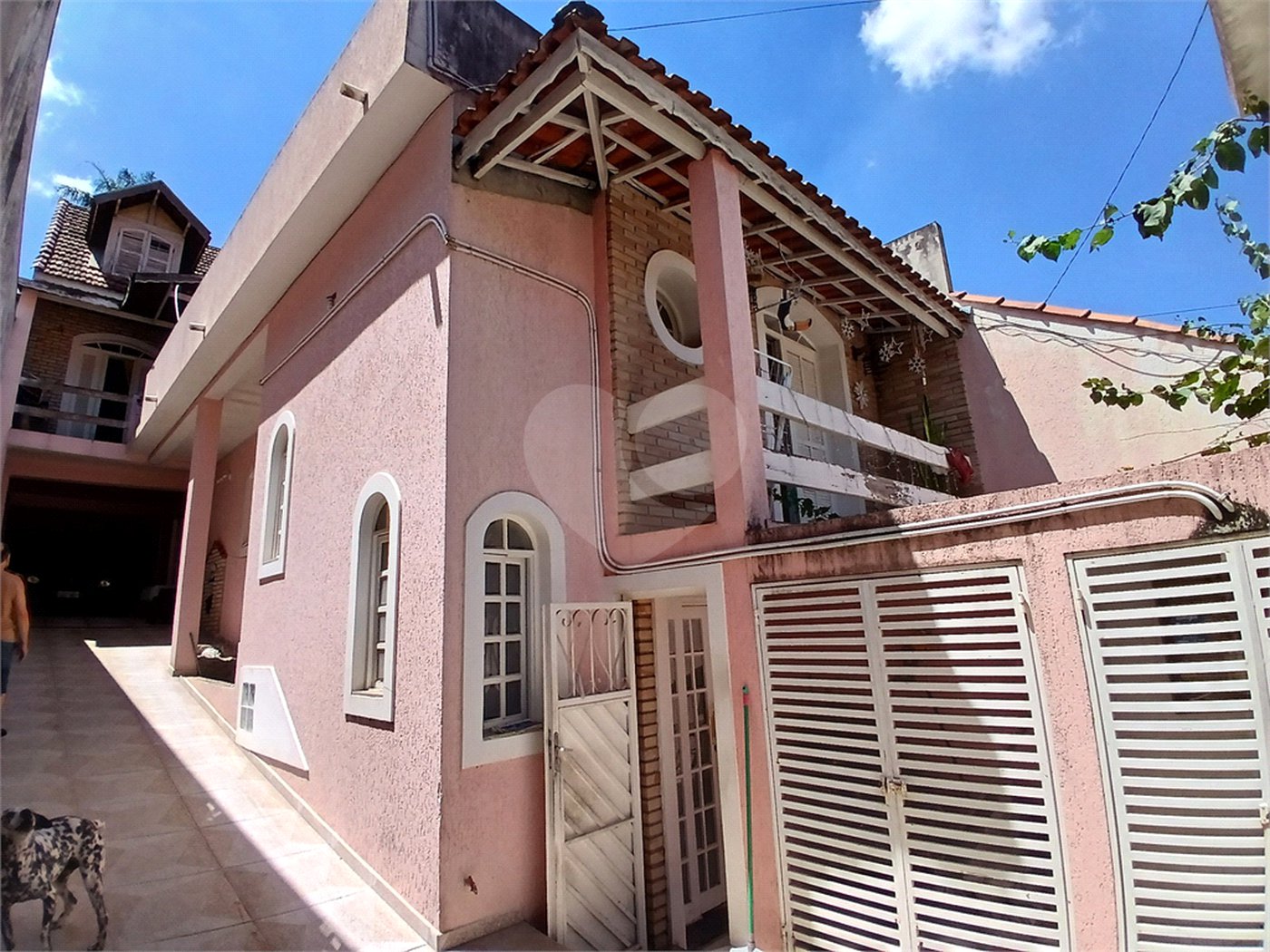 Sobrado à venda com 8 quartos, sendo 2 suítes, em Tremembé, São Paulo, SP