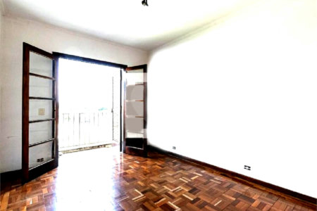 Casa à venda com 4 quartos, sendo 2 suítes, em Indianópolis, São Paulo, SP