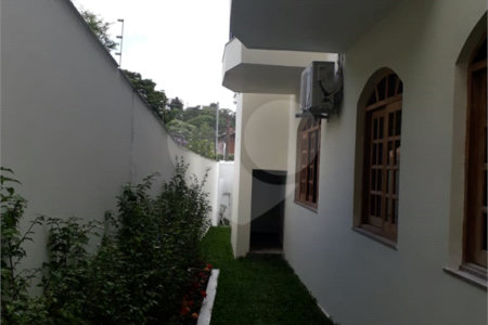 Sobrado à venda com 4 quartos, sendo 3 suítes, em Alto da Boa Vista, São Paulo, SP