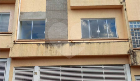 Casa à venda com 3 quartos, sendo 1 suíte, no condomínio Village St. Louis, São Paulo - SP