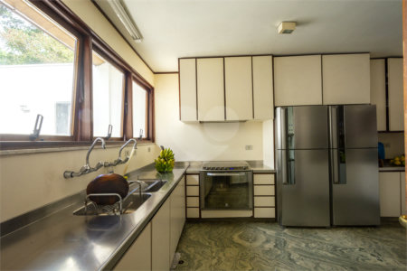 Casa à venda com 3 suítes no condomínio Chácara Flora, São Paulo - SP