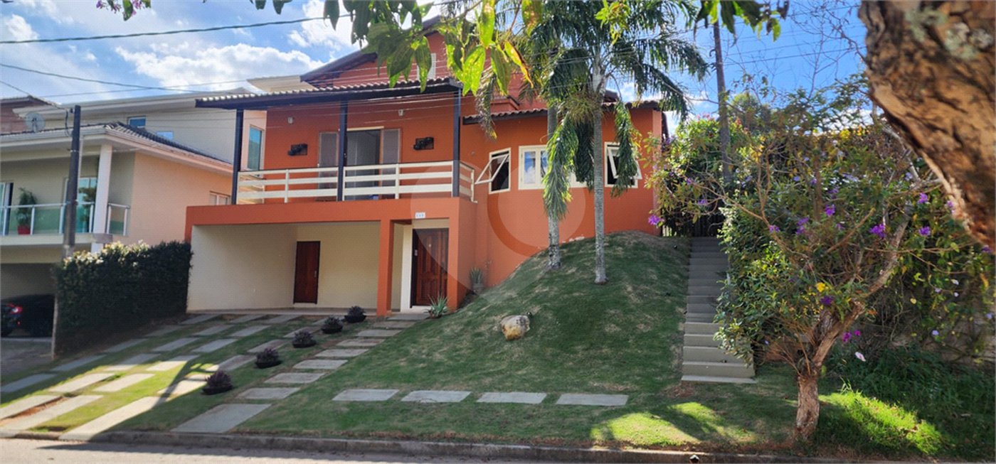 Casa à venda com 4 quartos, sendo 2 suítes, no condomínio Delle Stelle, Louveira - SP