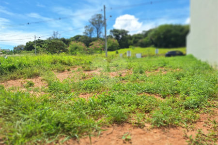 Terreno à venda com 1 suíte em Pinheirinho, Vinhedo, SP