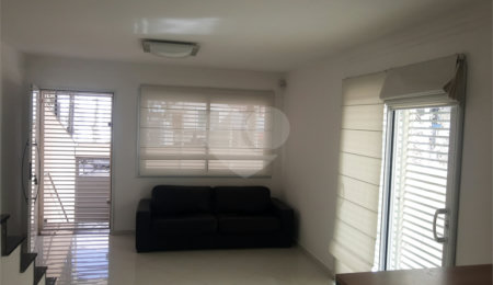Casa à venda com 3 quartos, sendo 1 suíte, em Vila Mariana, São Paulo, SP