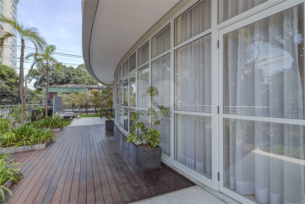 Apartamento à venda com 4 quartos, sendo 3 suítes, em Alto da Boa Vista, São Paulo, SP