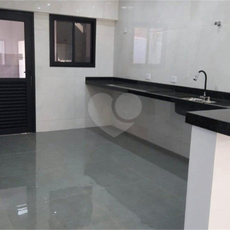 Casa à venda com 3 quartos, sendo 1 suíte, no condomínio Horto Florestal Villagio, Sorocaba - SP