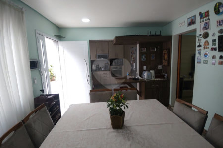 Casa à venda com 2 suítes no condomínio Morada das Hortênsias, São Paulo - SP